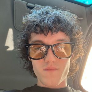 Meet your Posher, Flynn